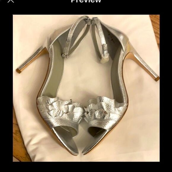 JOIE SILVER LEATHER RUFFLED FRONT SANDALS.… - Picture 1 of 8
